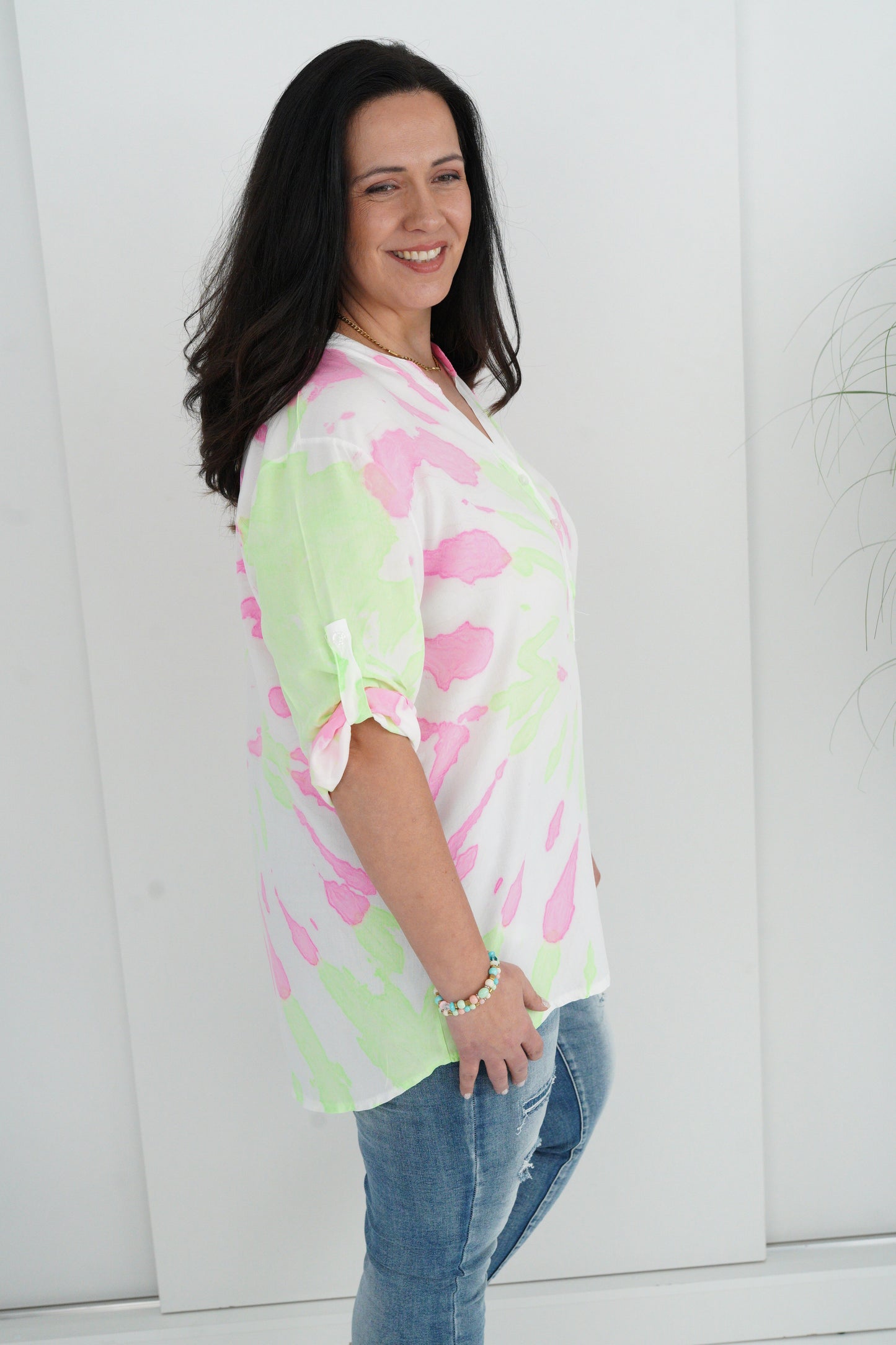 Bluse in Weiß-Neon-Batik (38-42+)