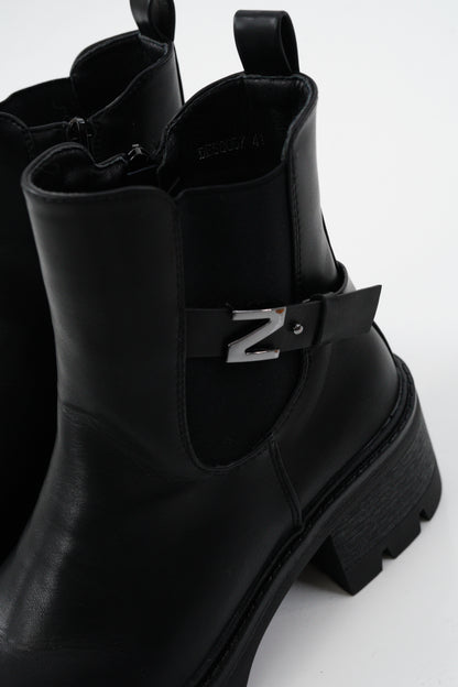 Schuh in Schwarz (36-40)