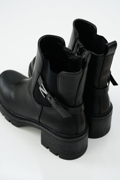 Schuh in Schwarz (36-40)