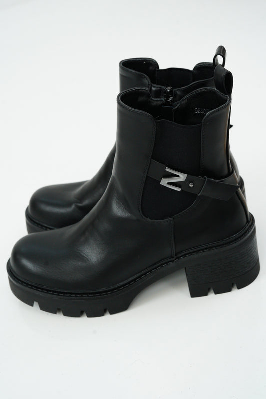 Schuh in Schwarz (36-40)
