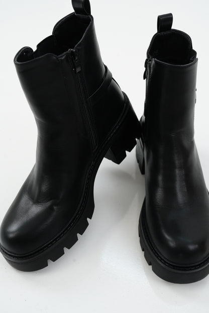 Schuh in Schwarz (36-40)