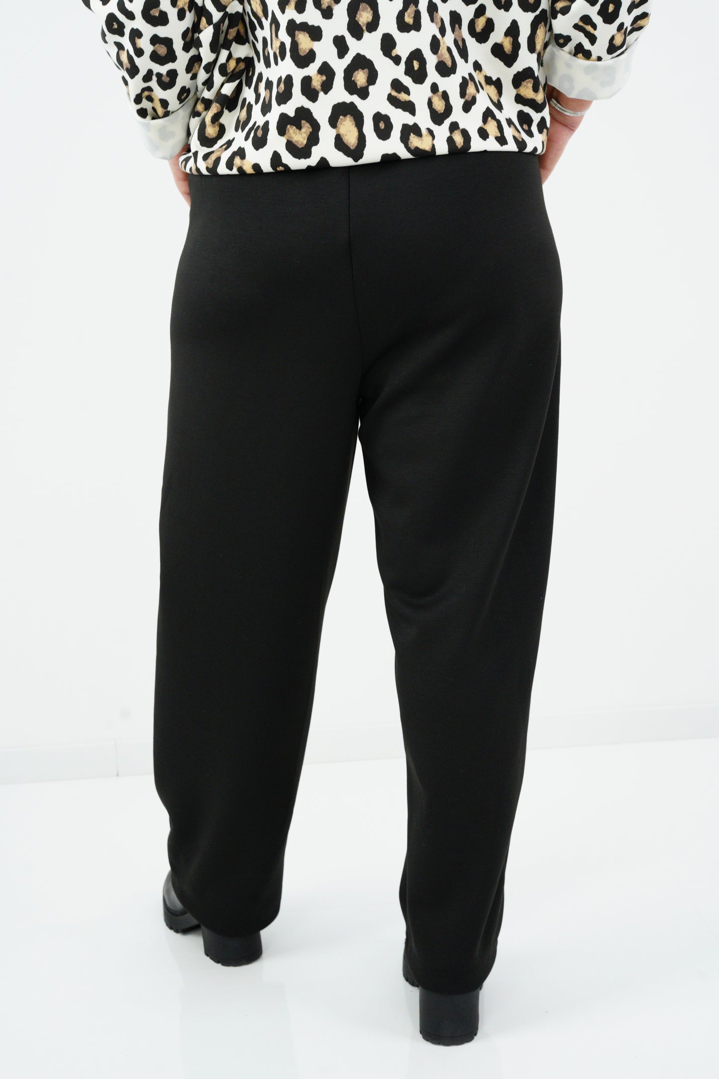 Sweat-Hose in Schwarz (38-44)