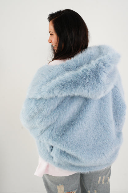 Webpelz-Jacke in Hellblau (40-42+)