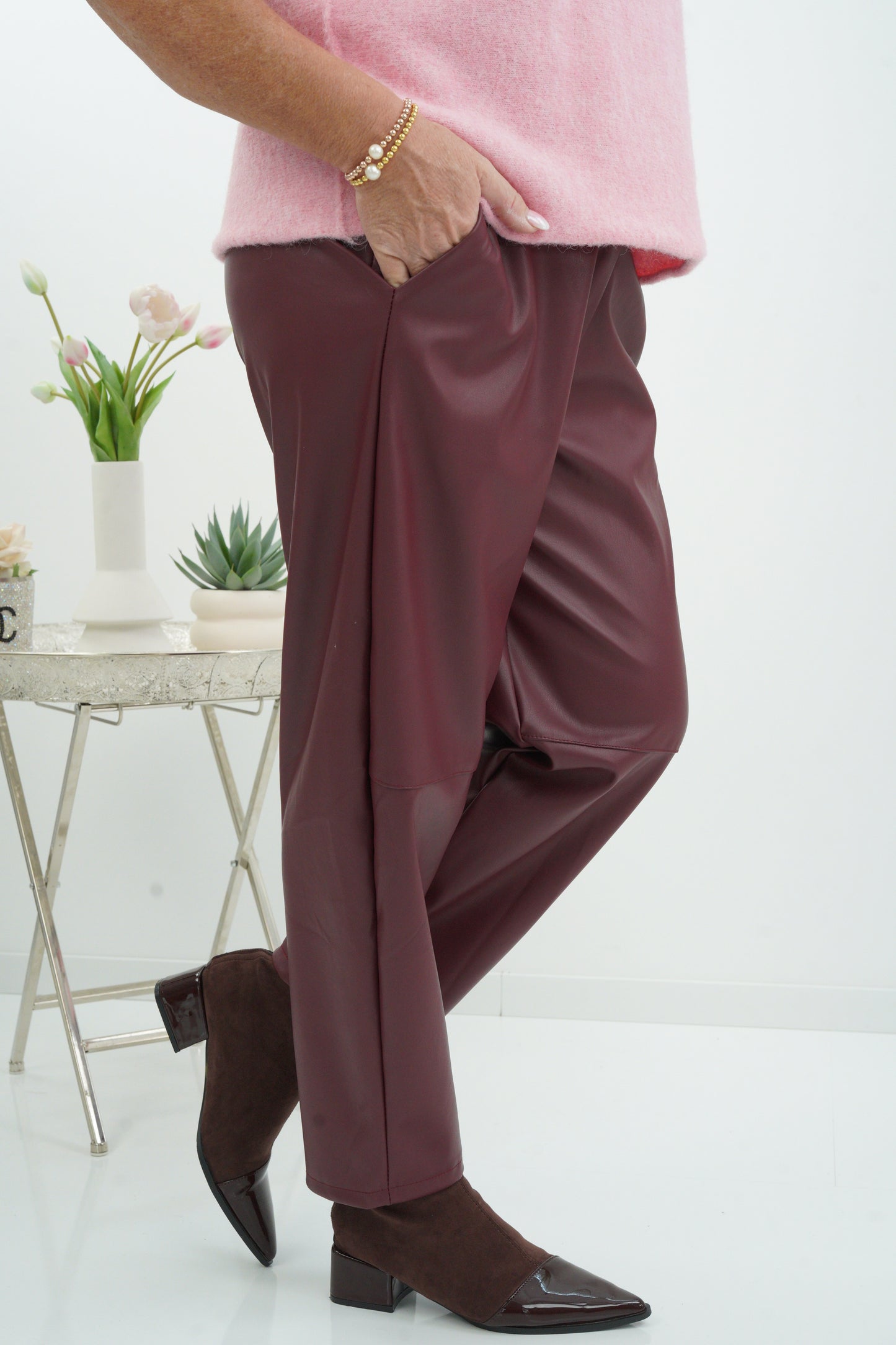 Edle Kunstlederhose in ausdrucksstarkem Bordeaux (38-42)