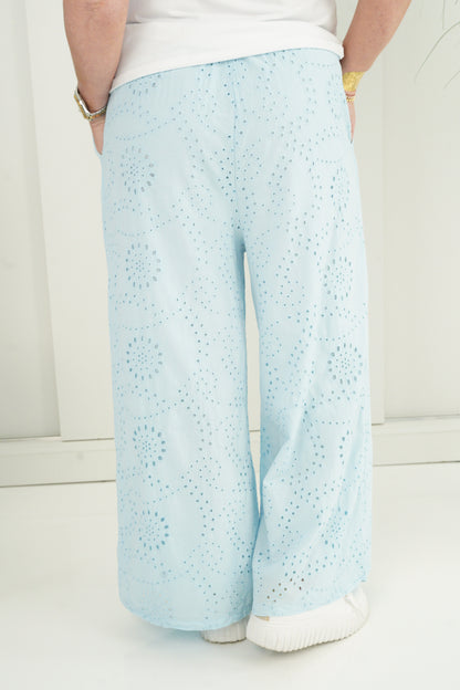 Hose in Hellblau (38-42)