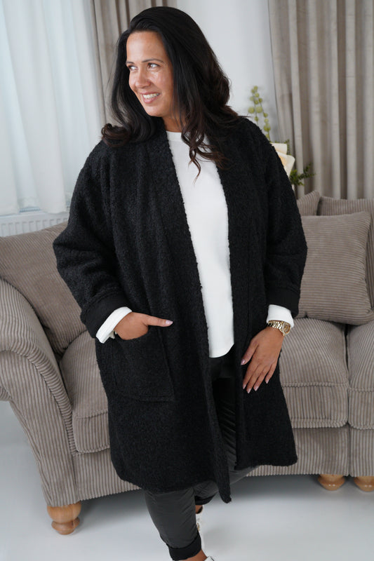 Strickjacke in Schwarz (44-48)