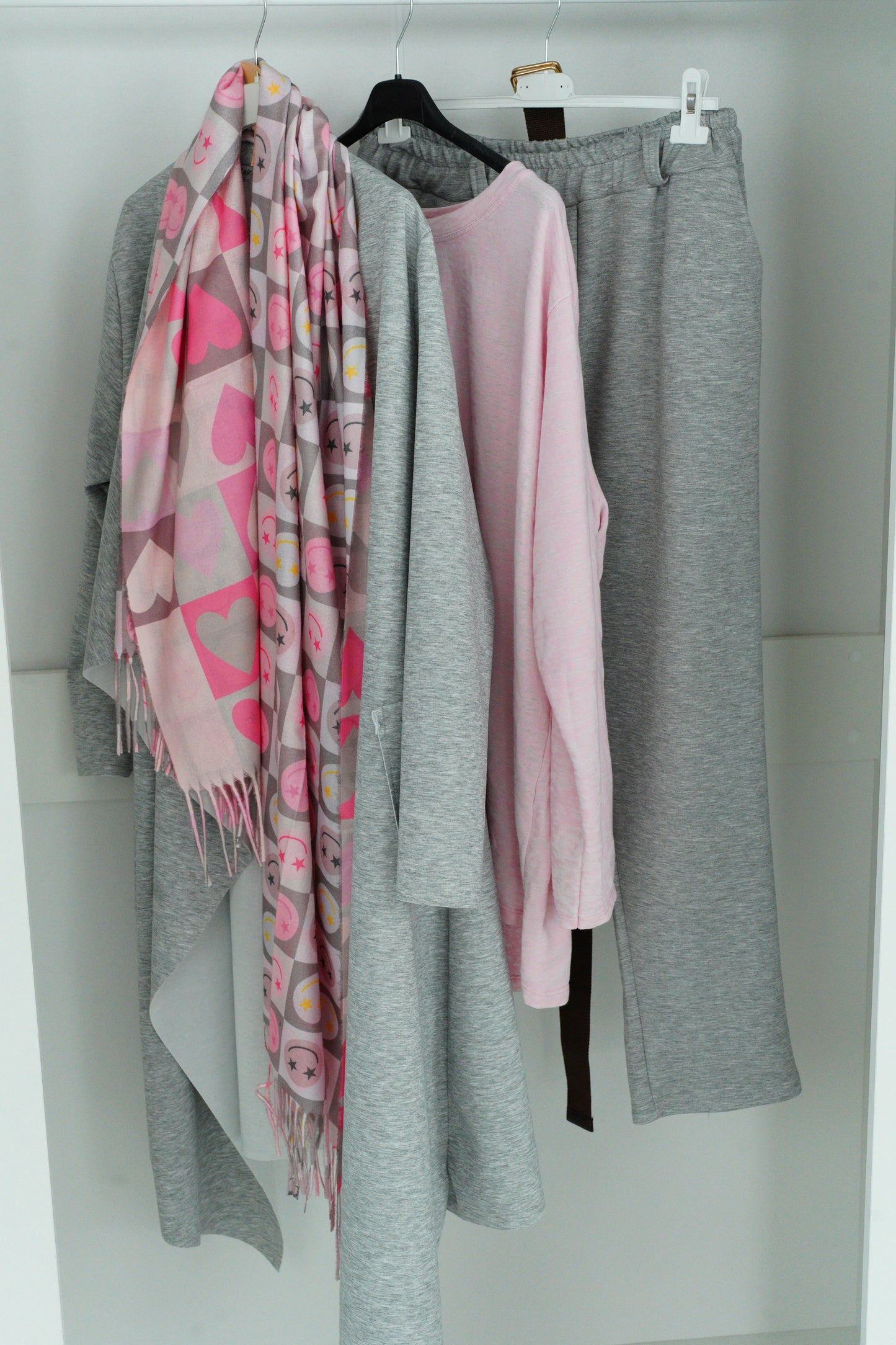 Komplett Outfit Schal-Shirt-Jacke & Joggpant (42-44+)