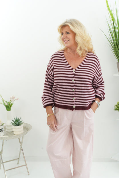 Charmante Strickjacke in der Farbkombination Bordeaux-Rosa (38-44)