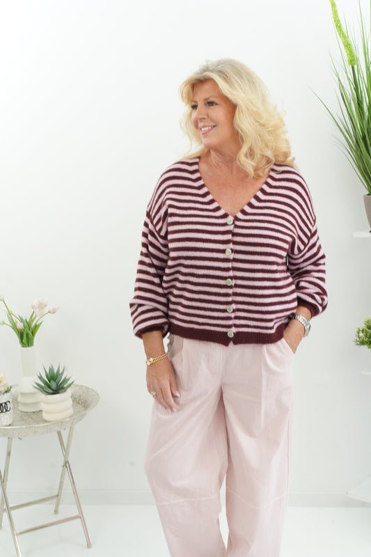 Charmante Strickjacke in der Farbkombination Bordeaux-Rosa (38-44)