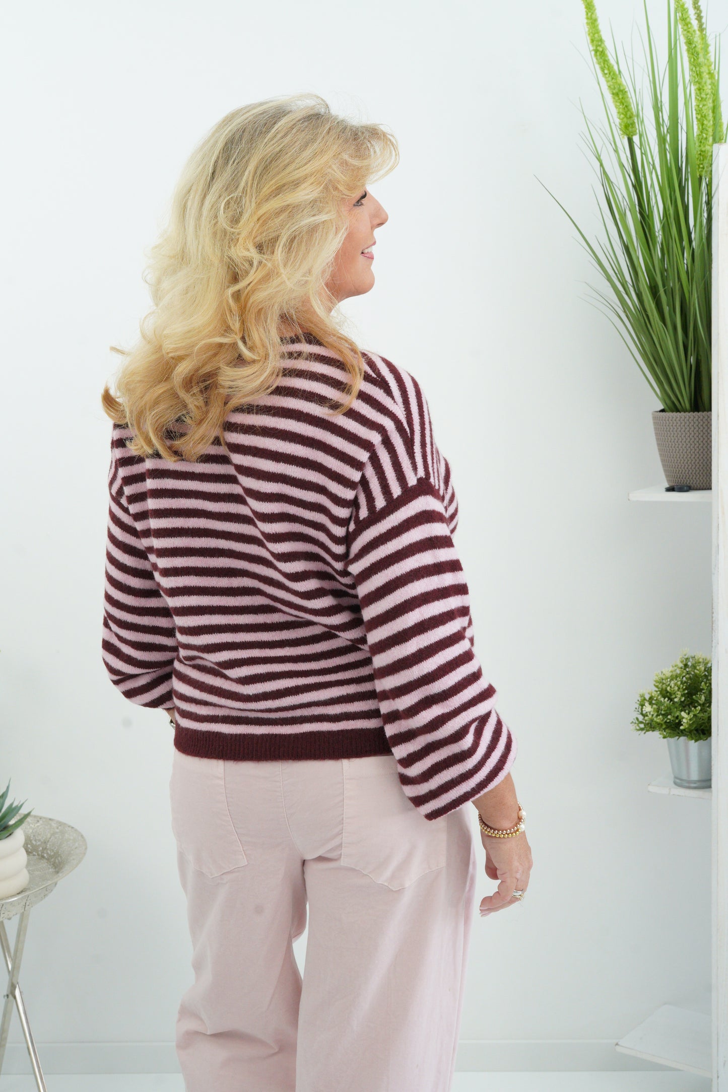 Charmante Strickjacke in der Farbkombination Bordeaux-Rosa (38-44)
