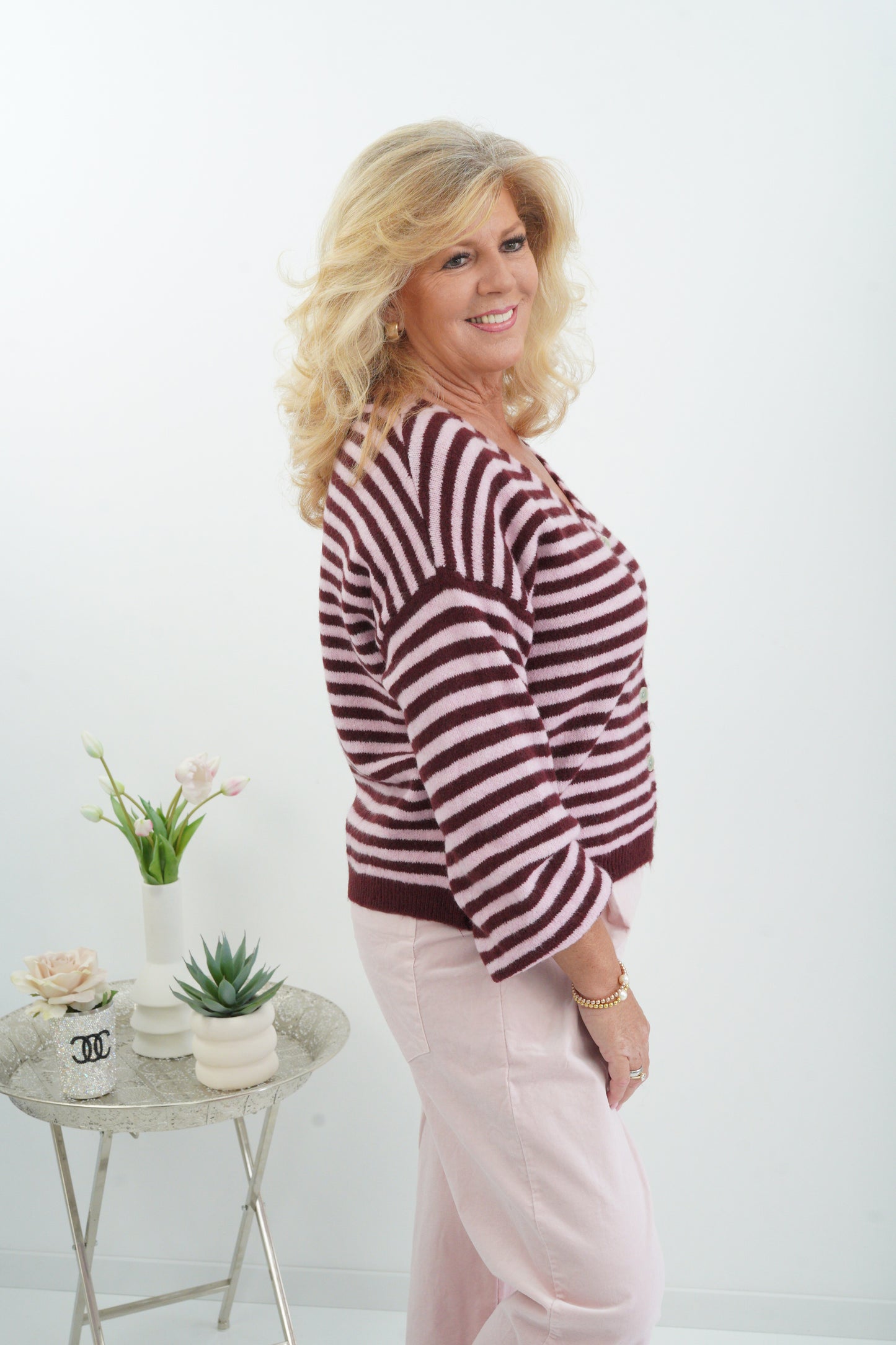 Charmante Strickjacke in der Farbkombination Bordeaux-Rosa (38-44)