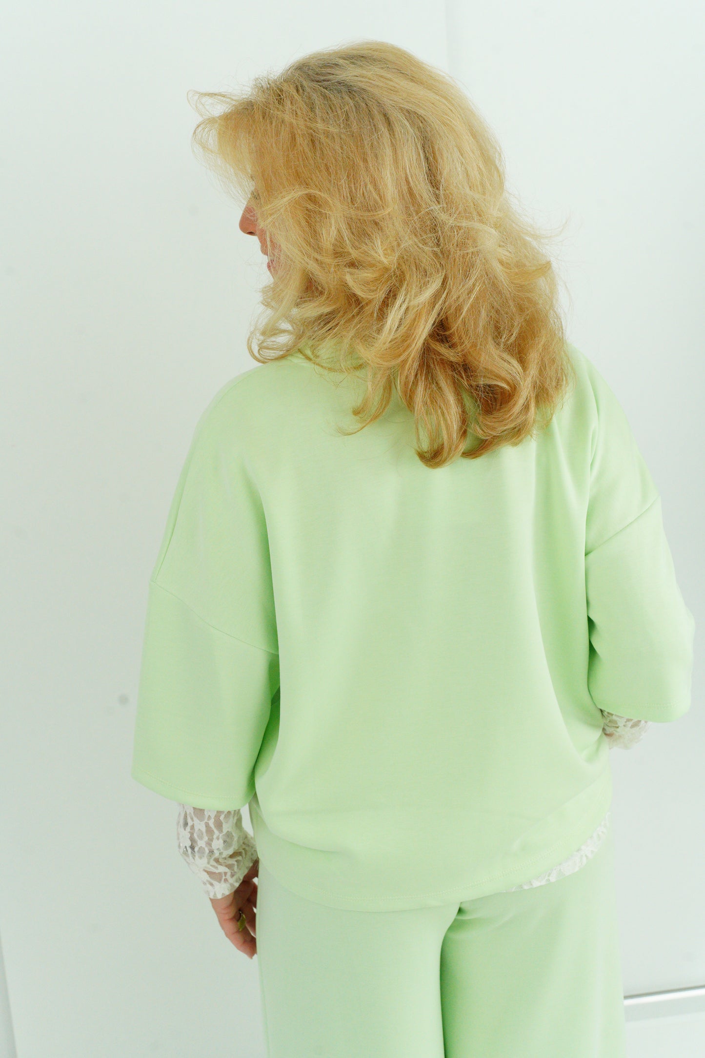 Sweatshirt in Lindgrün (38-44)