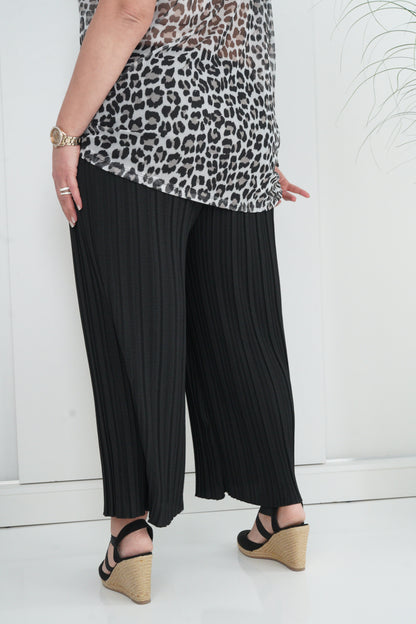Plissee-Hose in Schwarz (42-46+)