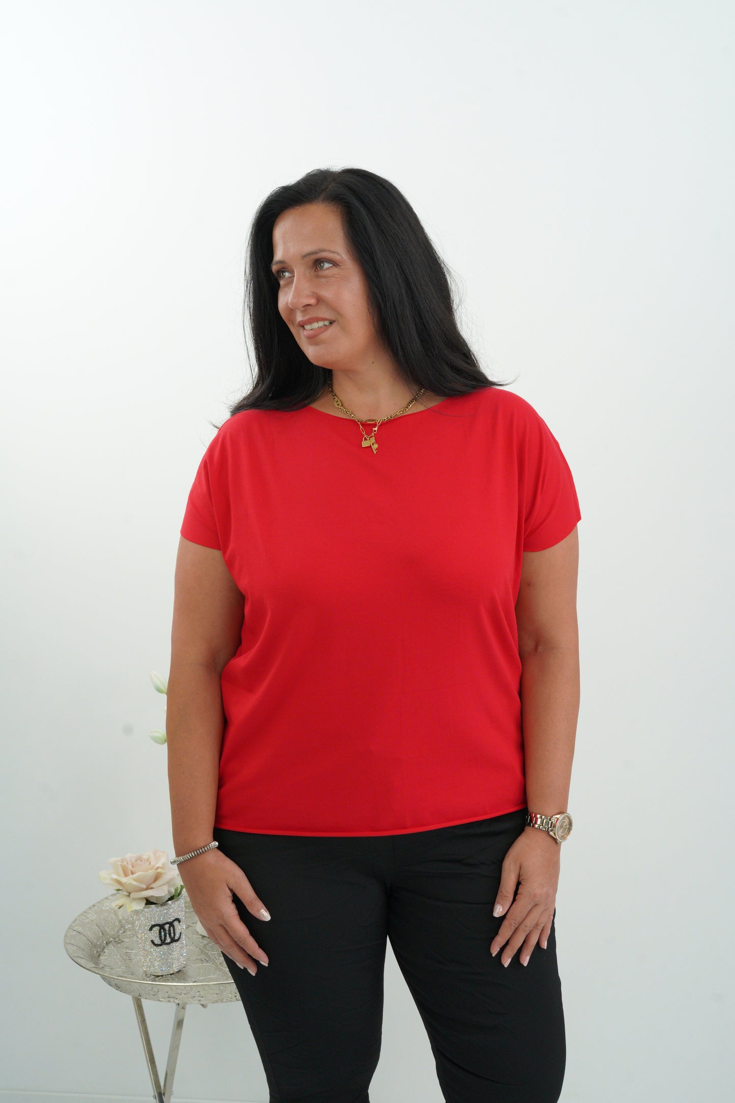 Ausdrucksstarkes T-Shirt in leuchtendem Rot (40-44)