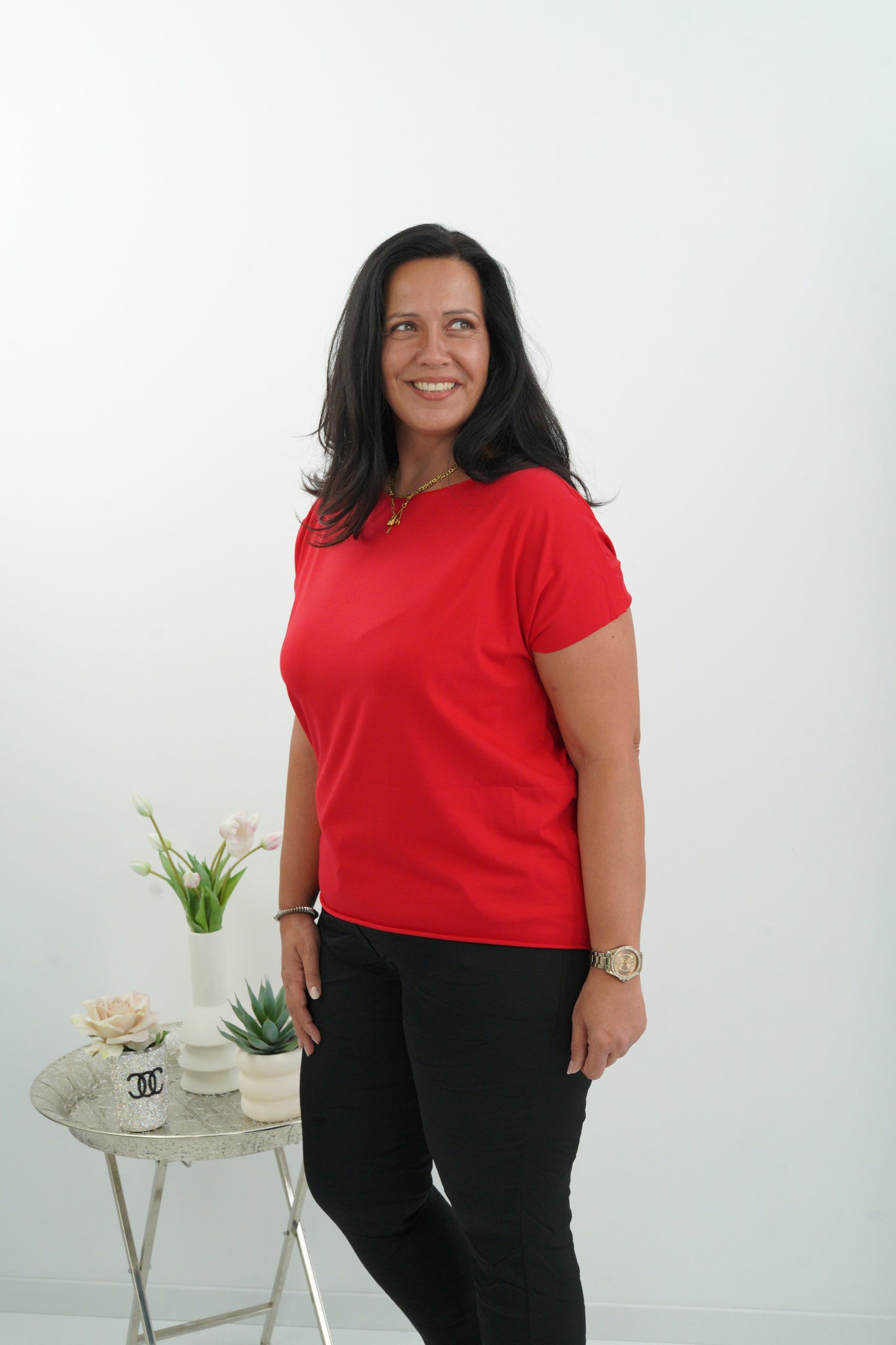 Ausdrucksstarkes T-Shirt in leuchtendem Rot (40-44)