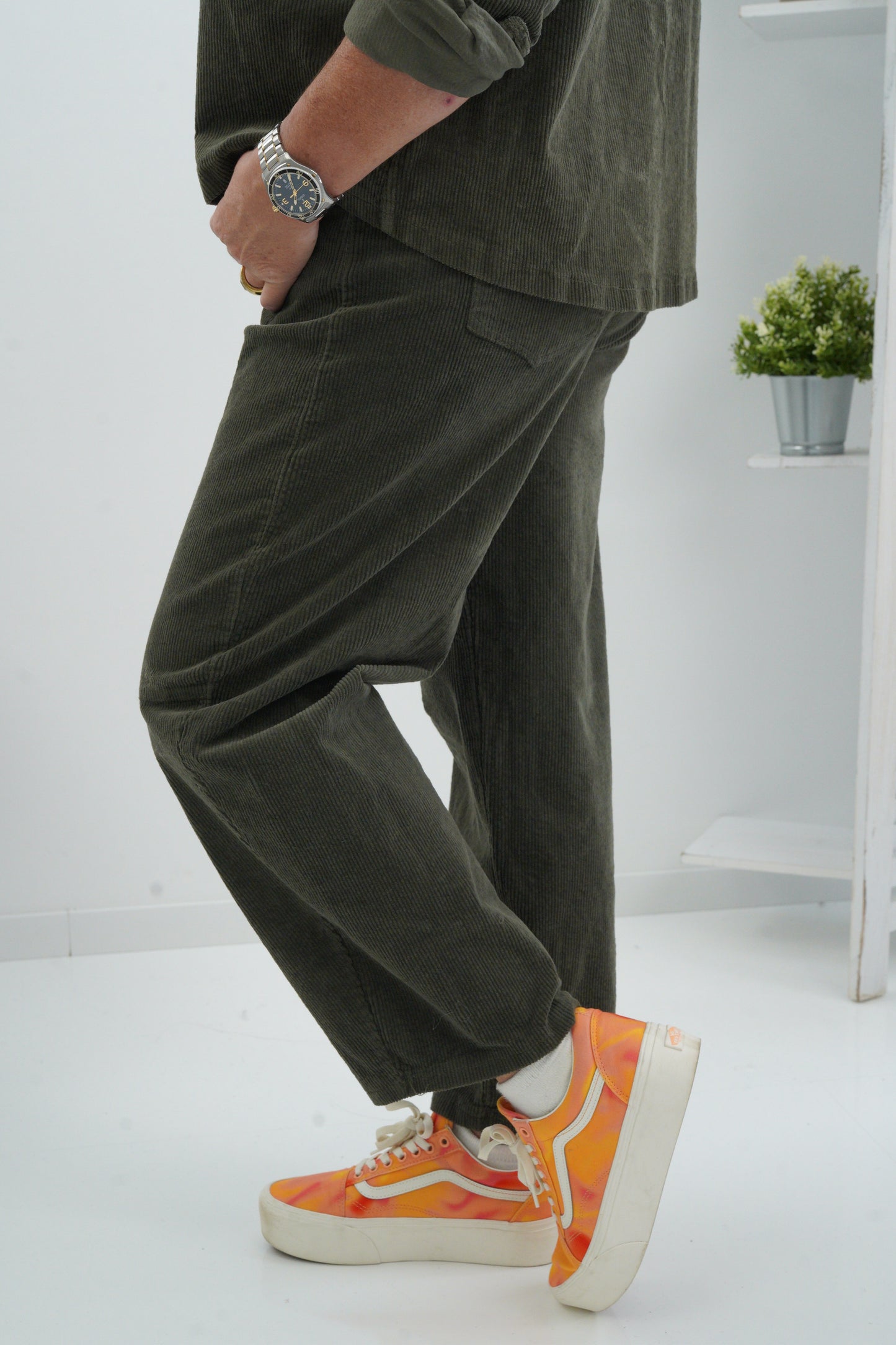 Hose in Khaki mit lässigem Schnitt (38-42)