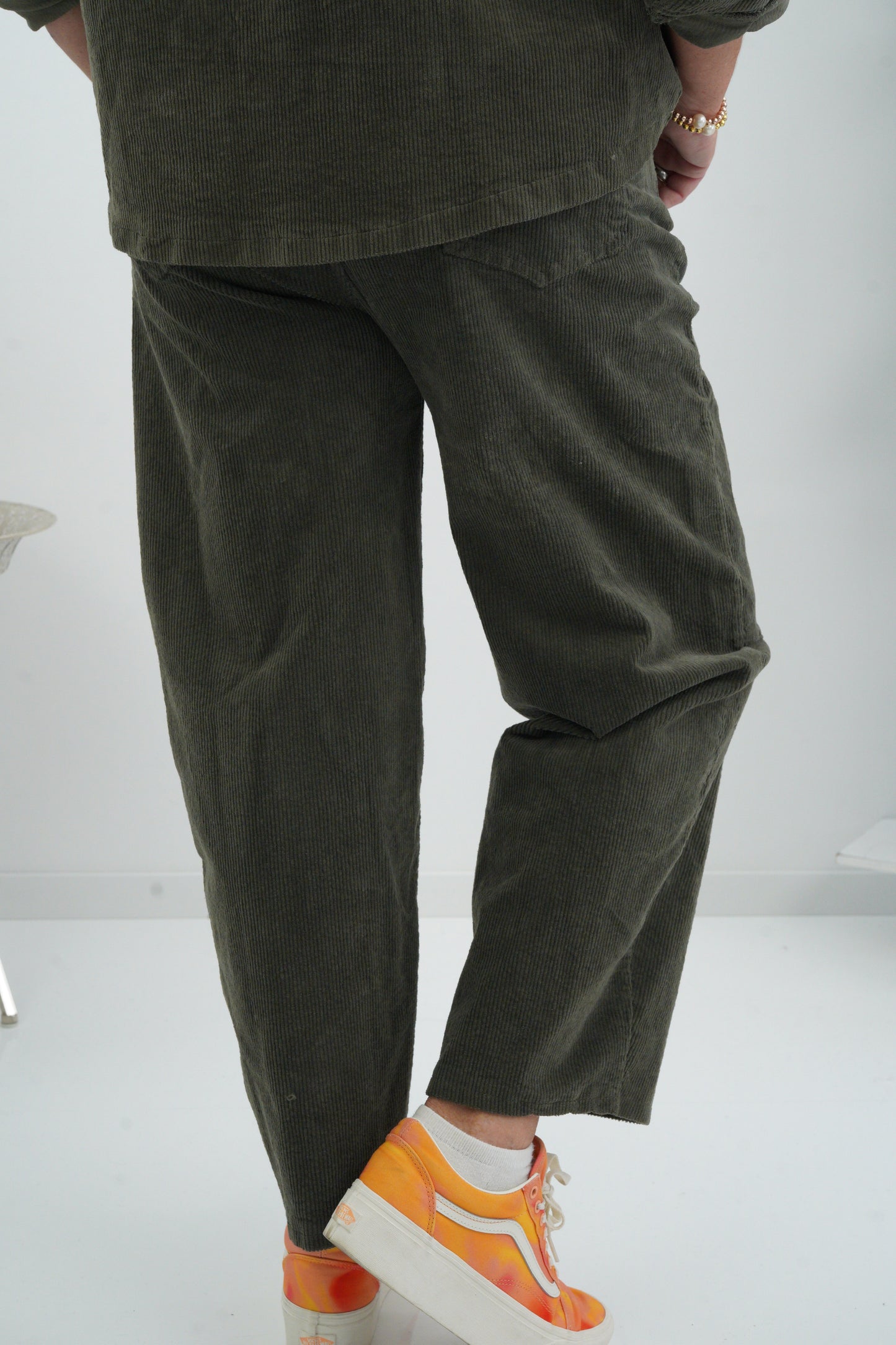 Hose in Khaki mit lässigem Schnitt (38-42)