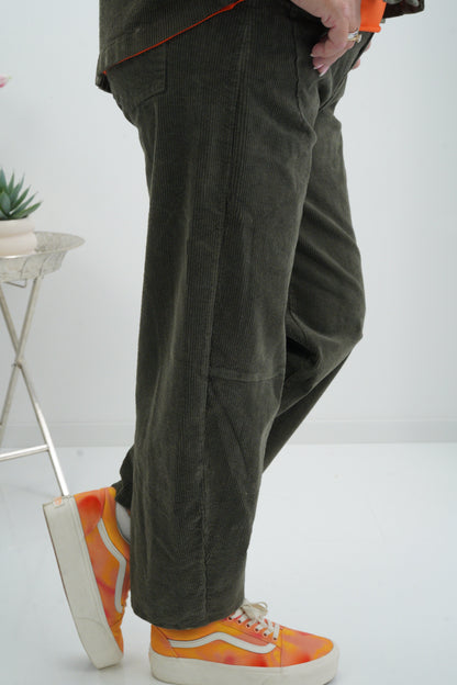 Hose in Khaki mit lässigem Schnitt (38-42)