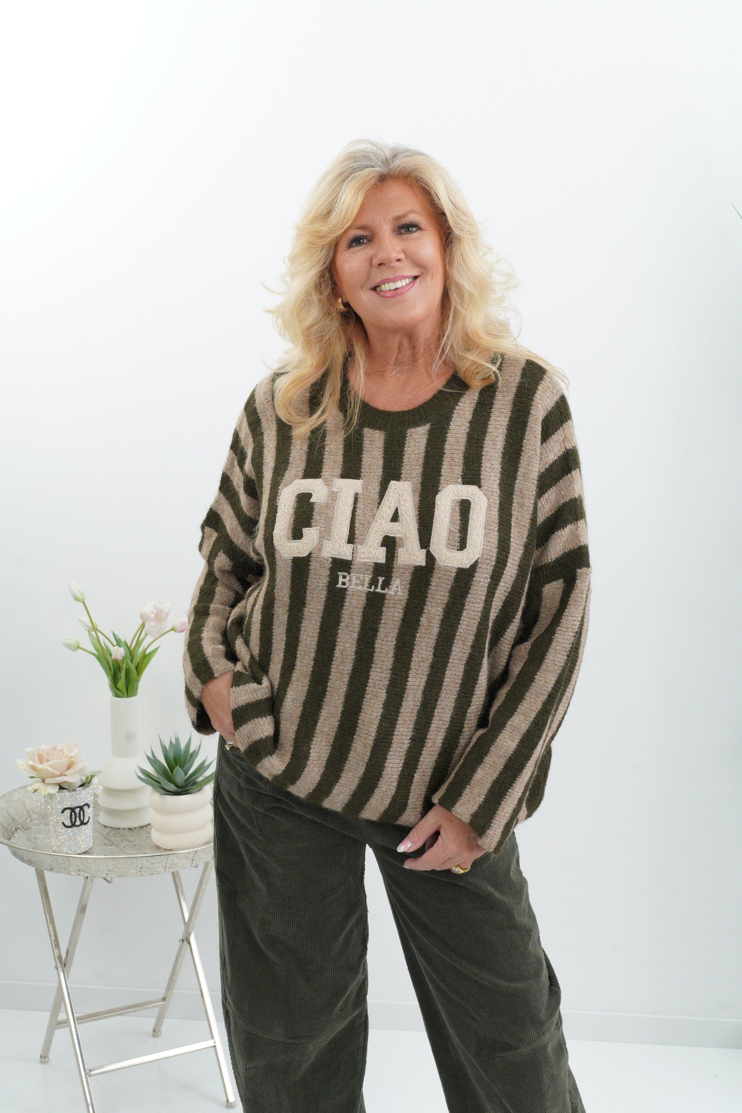 Ausgefallener Pullover in Khaki-Beige mit besonderem Print (38-44)