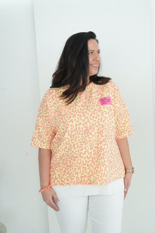 Sweatshirt in Leo-Gelb-Koralle (40-44)