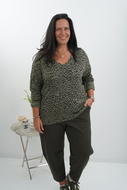Trendige Hose in Khaki mit leichter Barrel-Form (40-44)