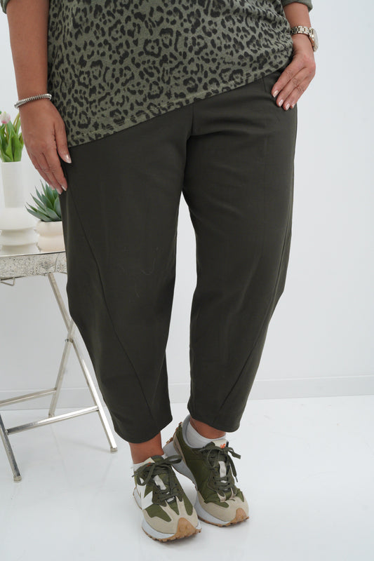 Trendige Hose in Khaki mit leichter Barrel-Form (40-44)