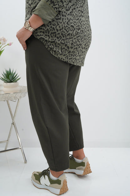 Trendige Hose in Khaki mit leichter Barrel-Form (40-44)