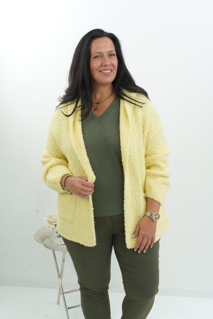 Kuschelige Strickjacke in sanftem Vanille (40-44)