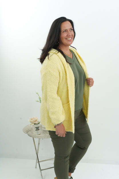 Kuschelige Strickjacke in sanftem Vanille (40-44)