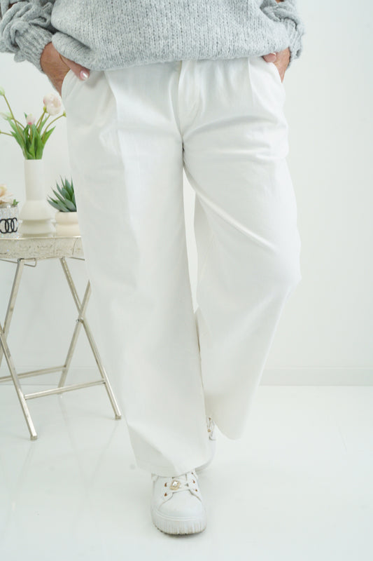 Hose in zeitlosem Off-White (36-40+)