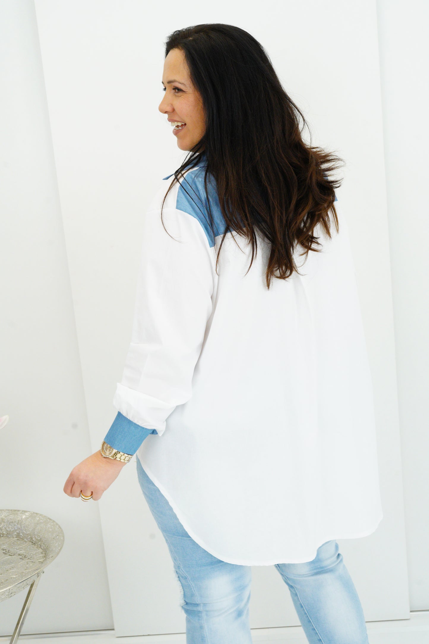 Bluse in Weiß-Jeansblau (42-46)