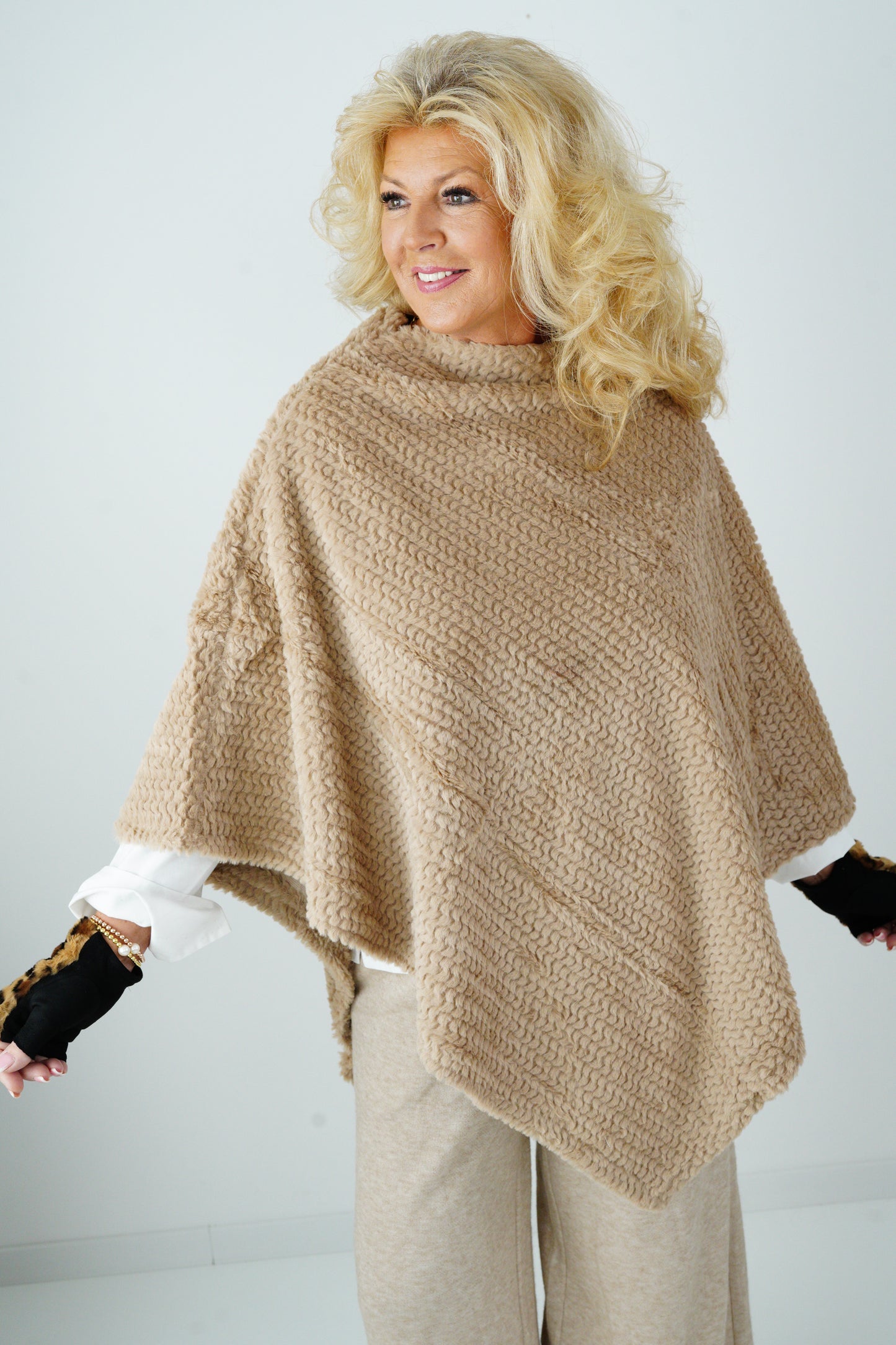 Poncho in Camel (One Size)