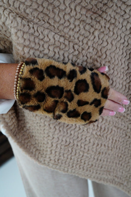 Kurze Handstulpen in Leo-Braun