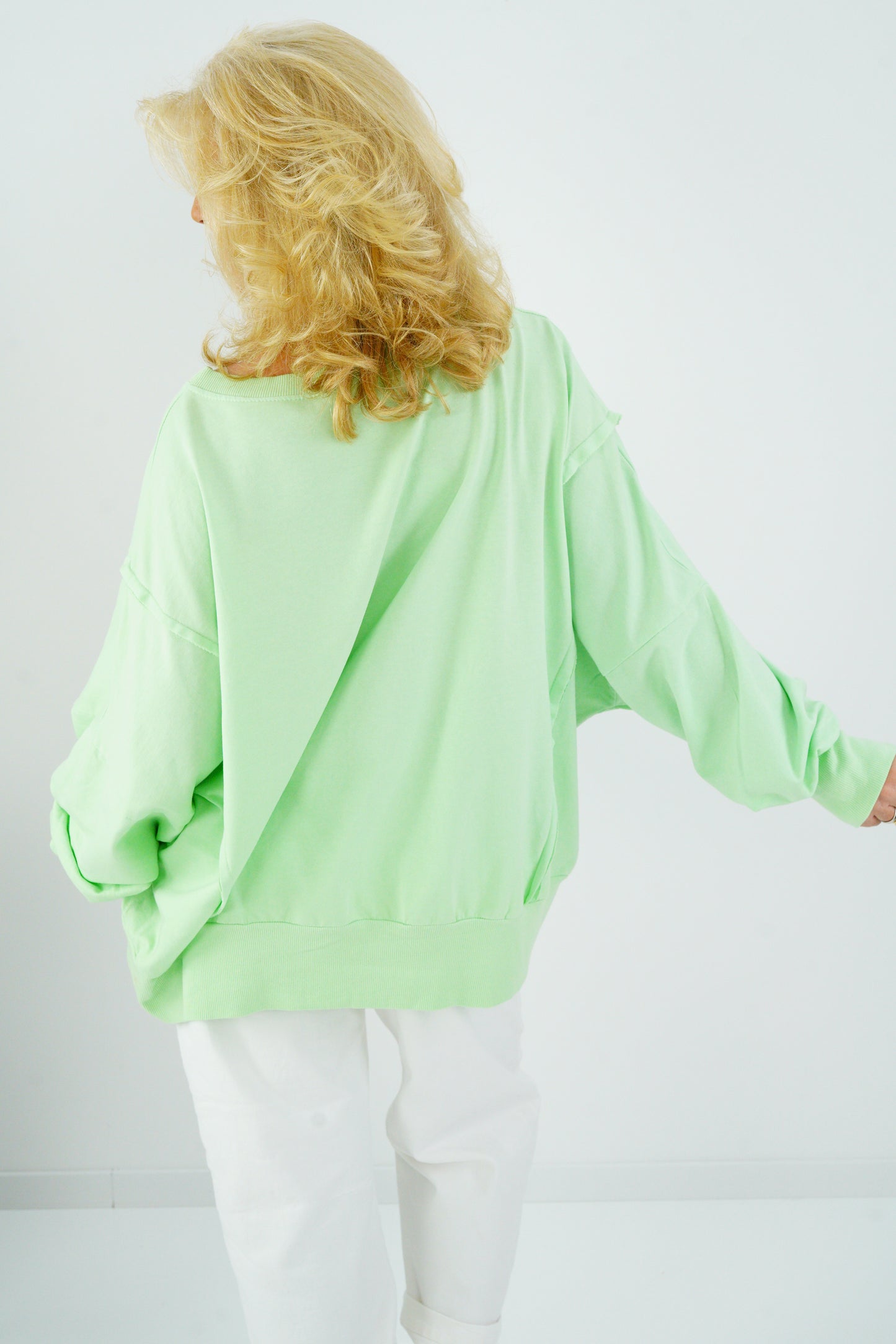 Sweatshirt in Pistazie (38-48) Oversize