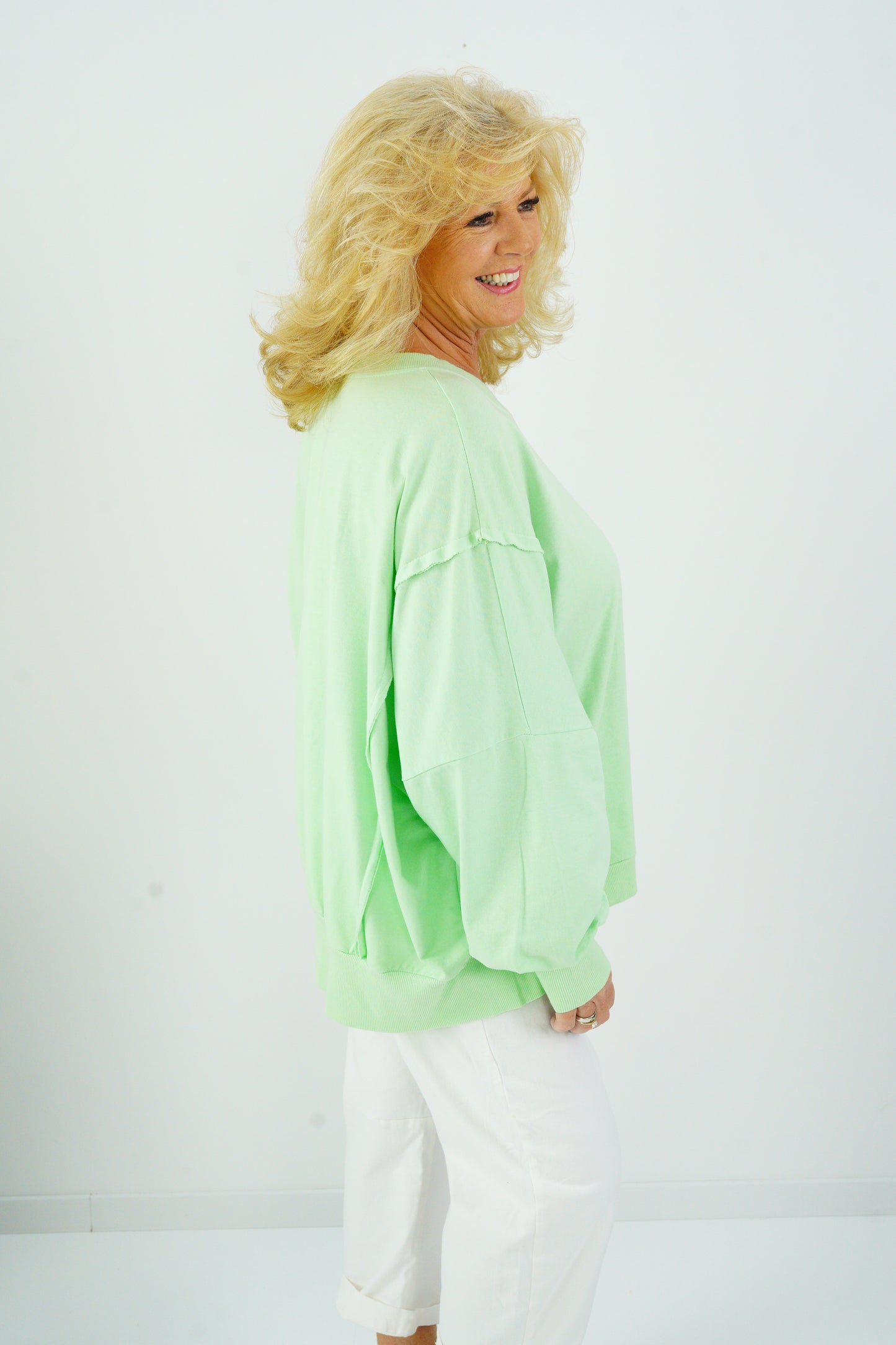 Sweatshirt in Pistazie (38-48) Oversize