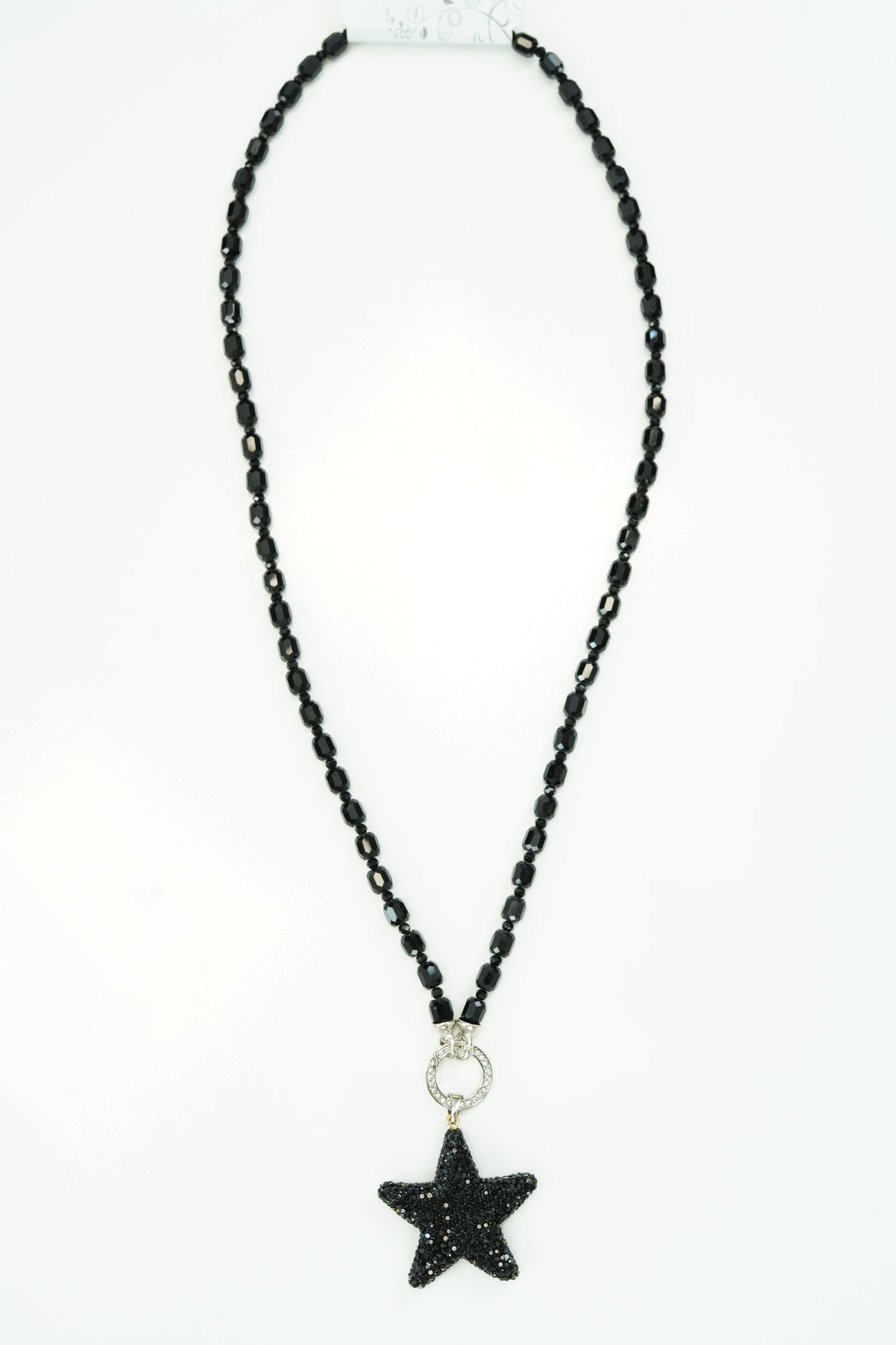 Kette in Schwarz mit Sternenanhänger