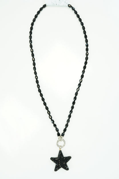 Kette in Schwarz mit Sternenanhänger