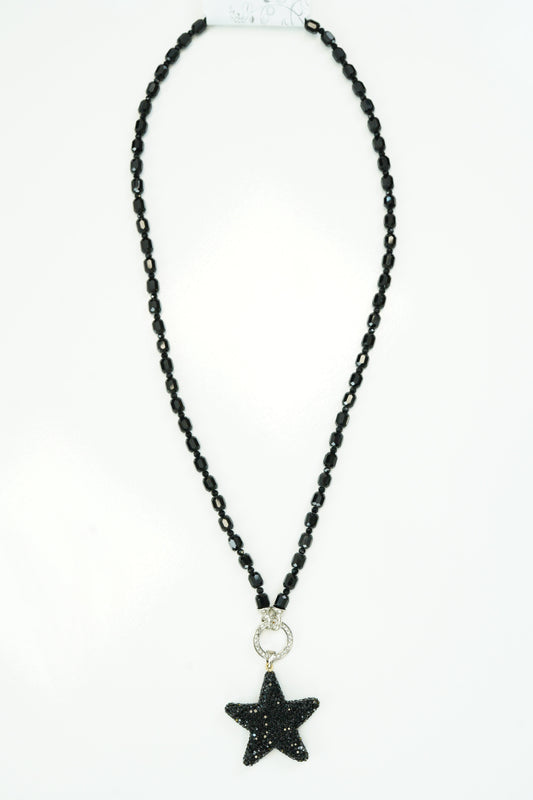 Kette in Schwarz mit Sternenanhänger