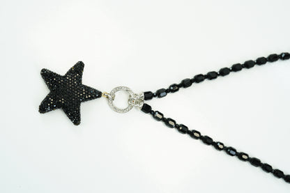 Kette in Schwarz mit Sternenanhänger
