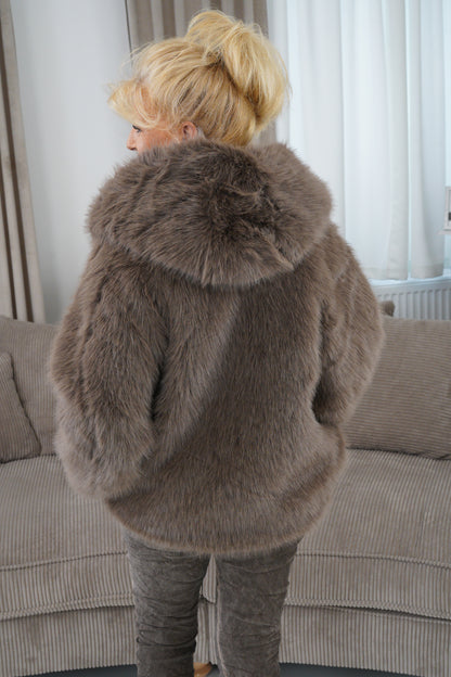 Webpelz-Jacke in Taupe (40-42+)