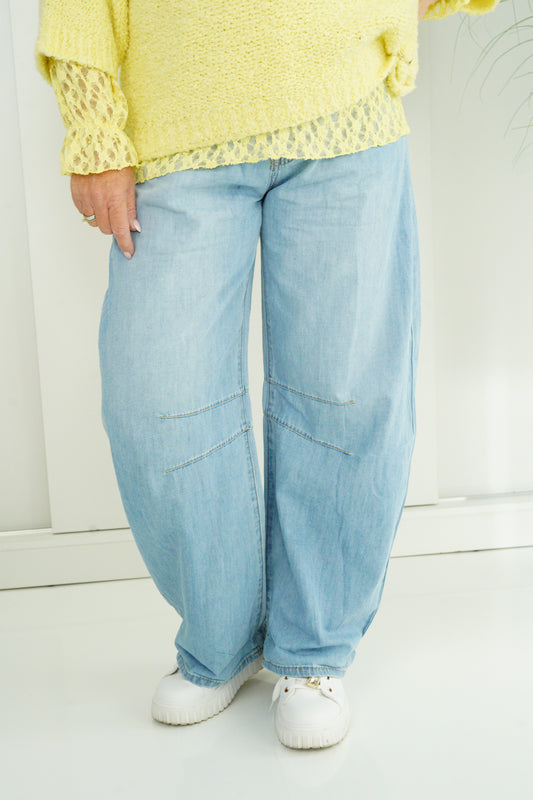 Barrel Jeans in Light Blue (L,XL)