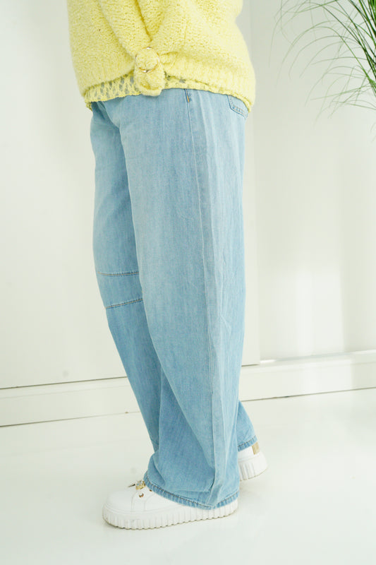 Barrel Jeans in Light Blue (L,XL)