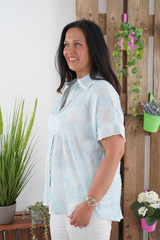 Bluse in Hellblau-Weiß (42-46)