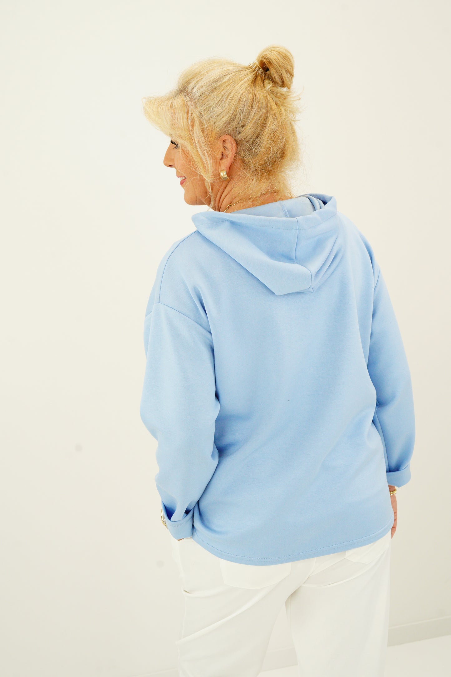 Sweatshirt in Himmelblau (38-42)