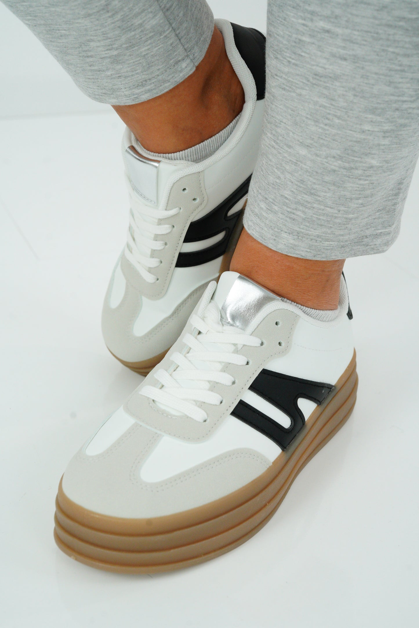 Sneaker in Weiß-Schwarz (36-41)