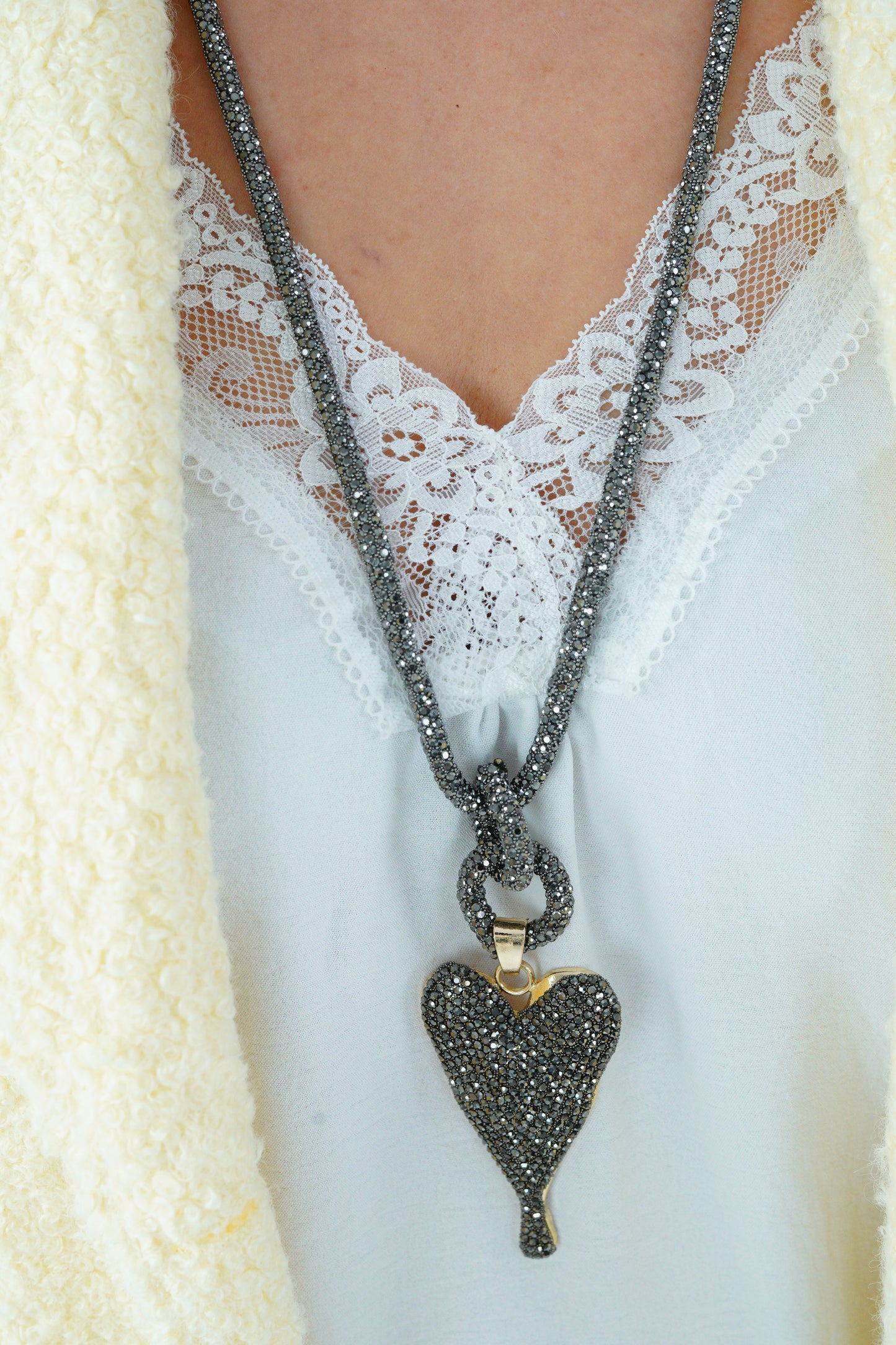 Kette mit Herzträger in Anthrazit-Gold