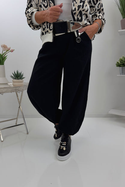 Zeitlose Hose in Schwarz (38-42/44)