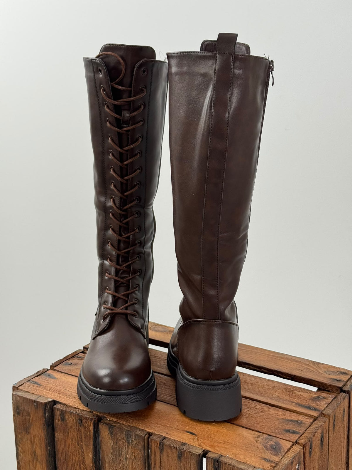 Moderner hoher Schnürstiefel in edlem Braun (36,37,38,39,40,41)
