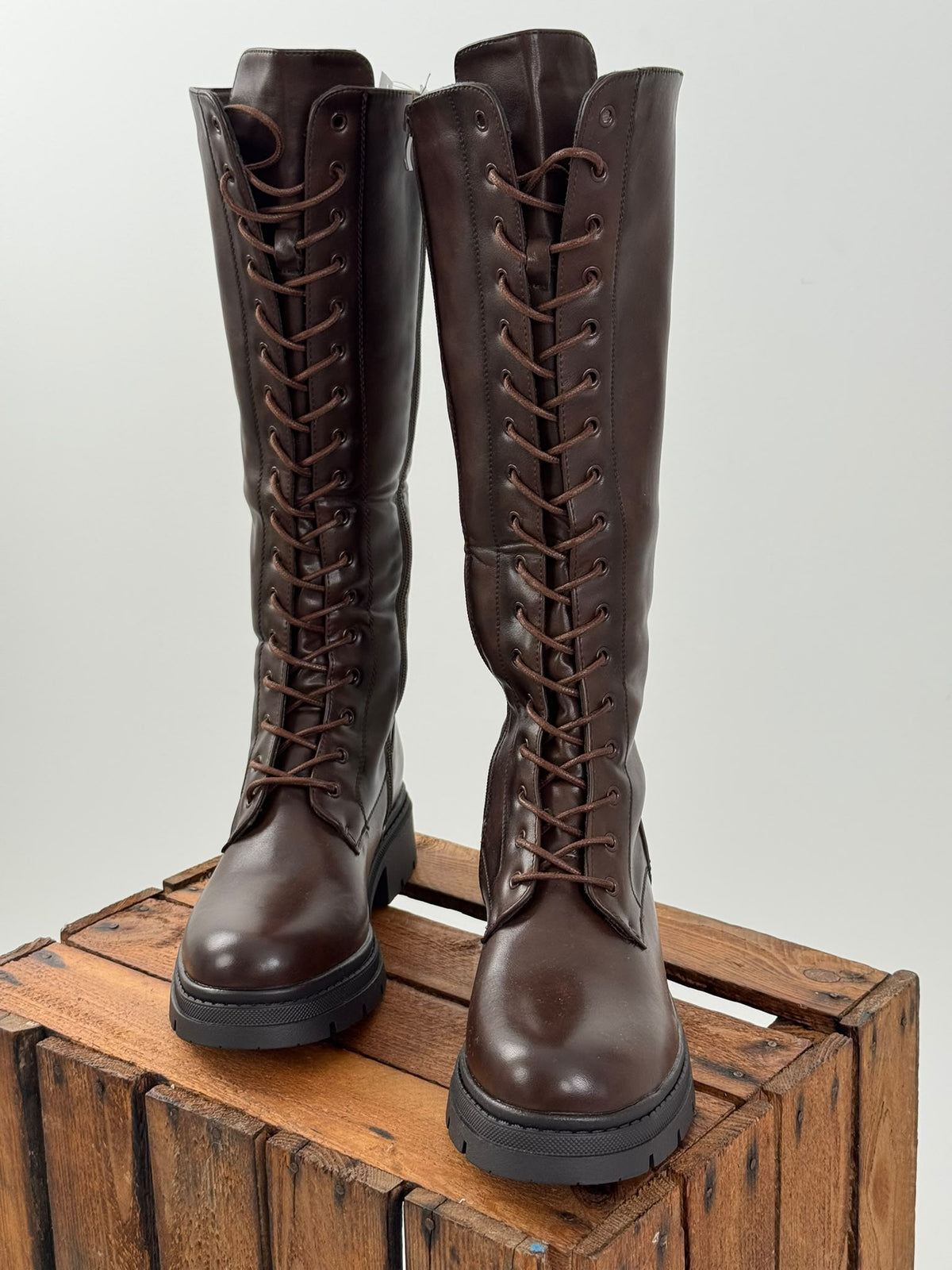 Moderner hoher Schnürstiefel in edlem Braun (36,37,38,39,40,41)