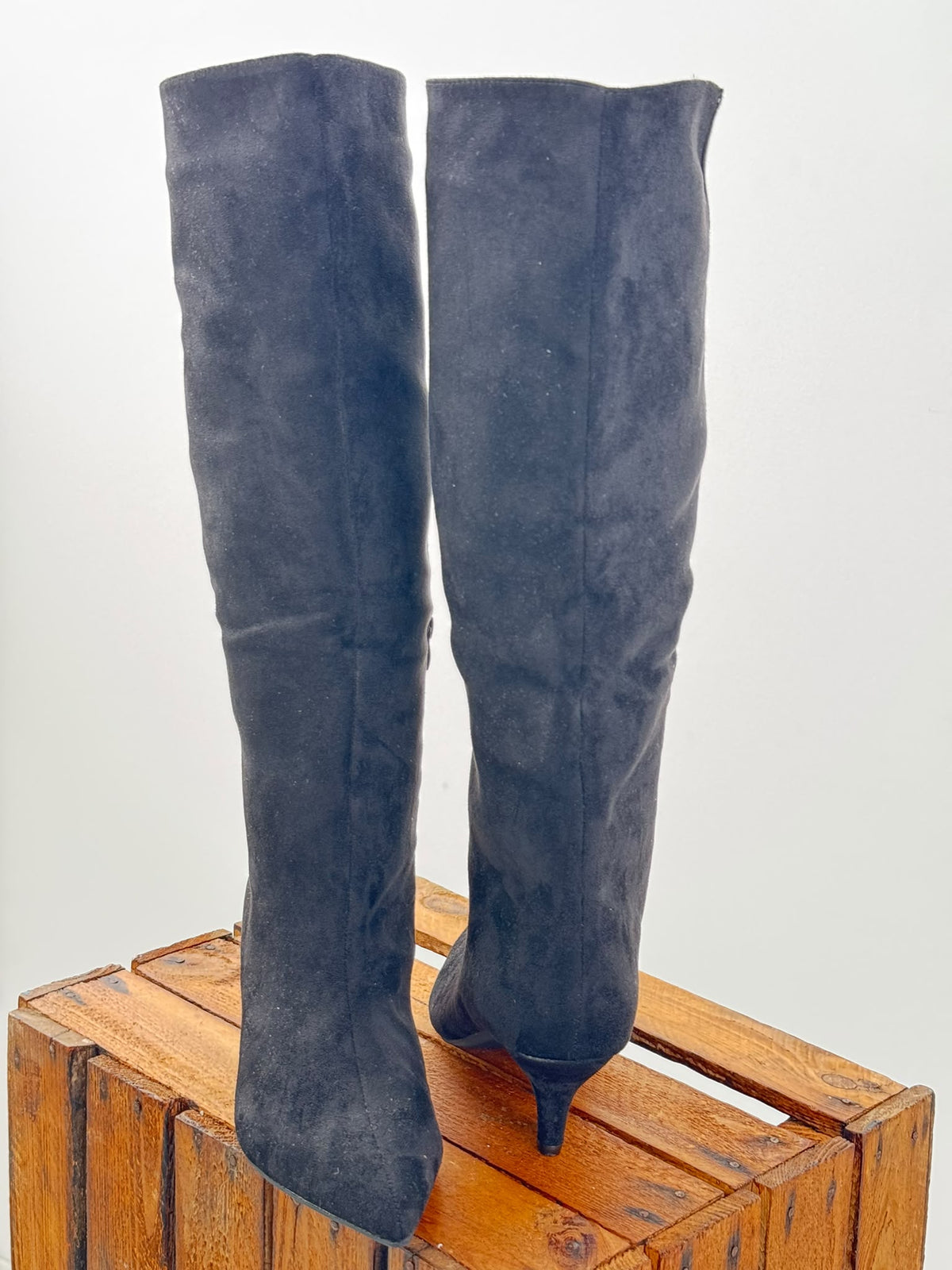 Eleganter hoher Stiefel in klassischem Schwarz (36,37,38,39,40,41)